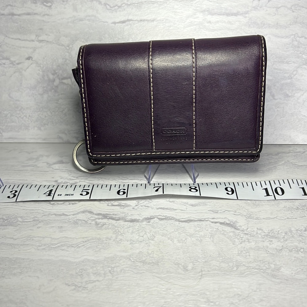Pre-owned key ring zippy egg plant coach wallet